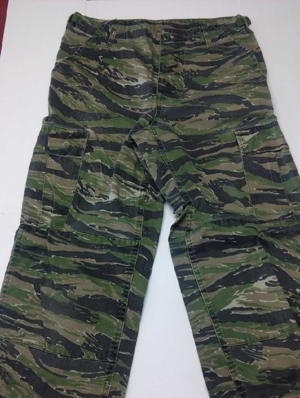 Men's Tiger-Stripe Camouflage Cargo Pants - Green